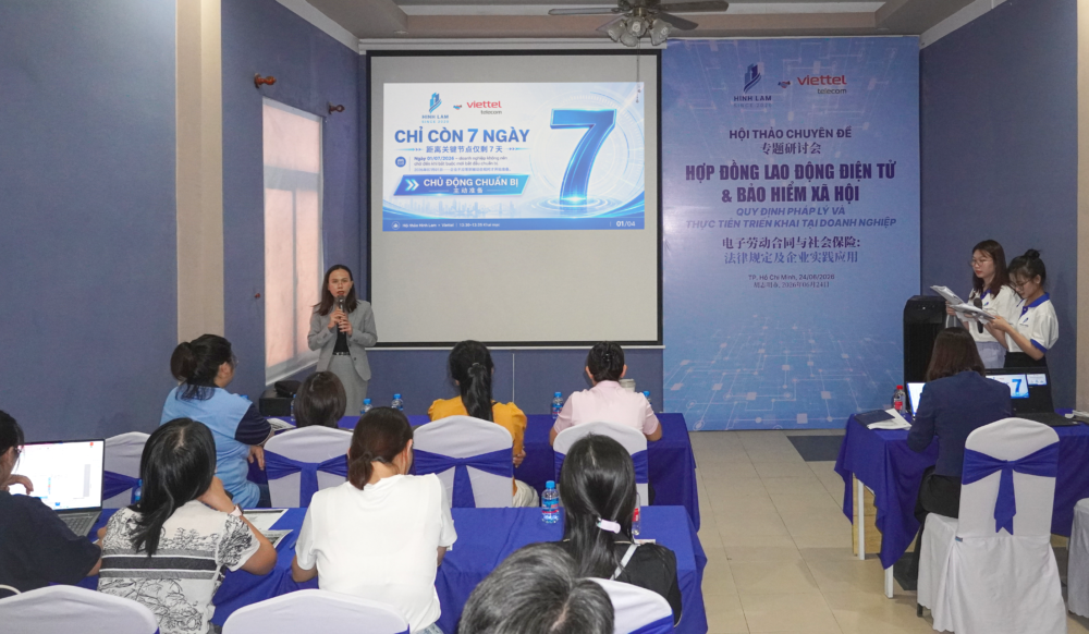 Bà Nguyễn Thị Thùy Dương – CEO Hinh Lam – phát biểu khai mạc Hội thảo, nhấn mạnh cam kết 'Luôn đồng hành cùng doanh nghiệp' trên hành trình chuyển đổi số và tuân thủ pháp lý trong giai đoạn 2025–2026. 
