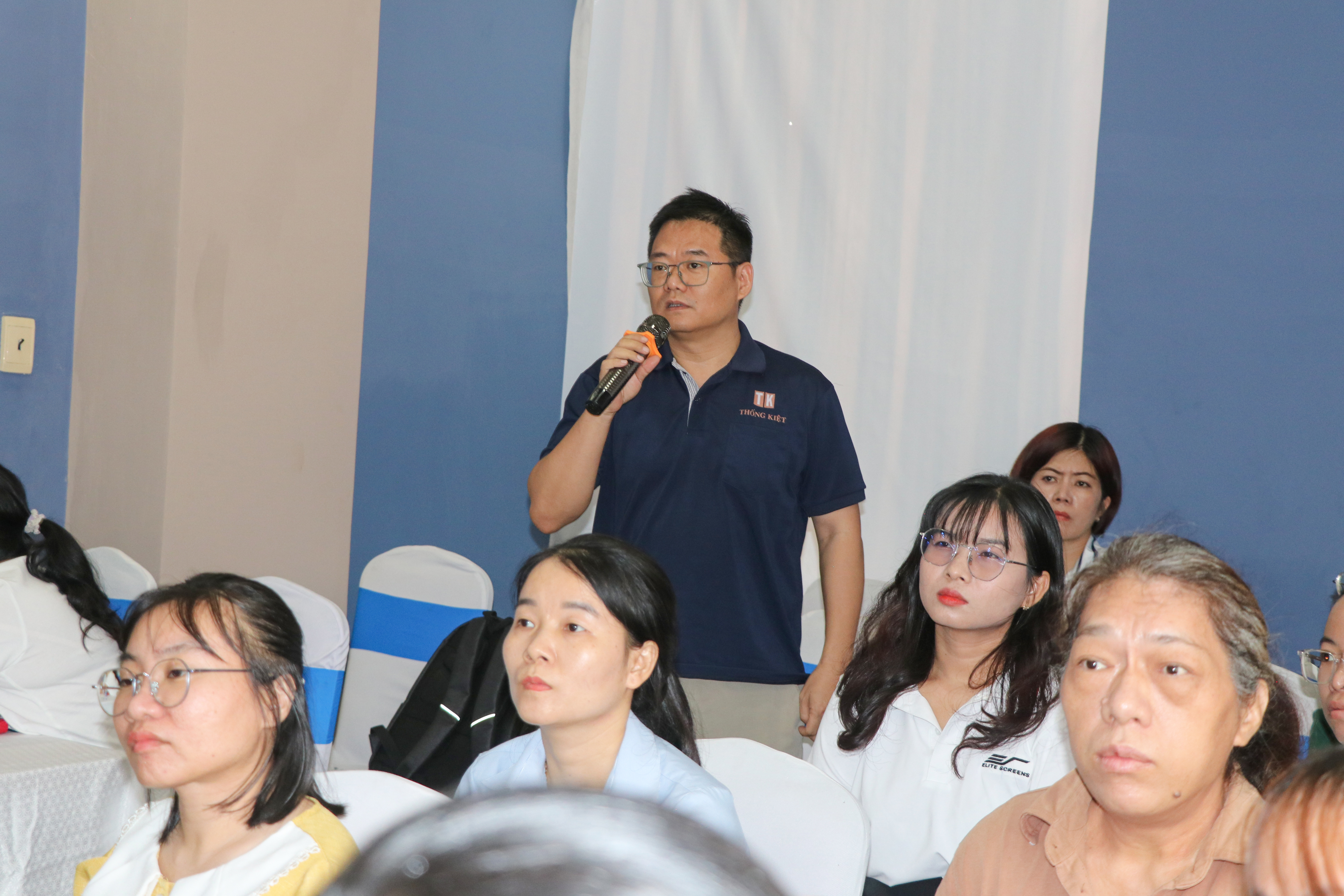 Đại diện các doanh nghiệp tham gia phiên thảo luận & đối thoại trực tiếp, trao đổi về những vướng mắc thực tế trong quá trình áp dụng Thông tư 992025TT-BTC.