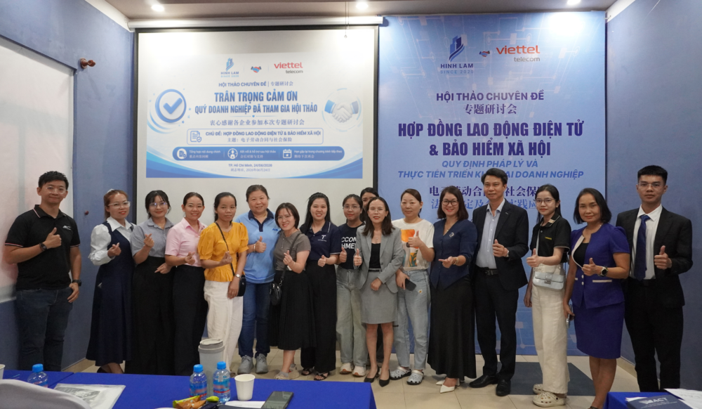 Đội ngũ lãnh đạo và chuyên gia Hinh Lam – gồm CEO Nguyễn Thị Thùy Dương, chuyên gia pháp lý Trần Phú, chuyên gia kế toán thuế Mai Ngọc Thủy Tiên – cùng đại diện Viettel TP. Hồ Chí Minh chụp ảnh lưu niệm với các đại biểu tham dự Hội thảo ngày 24/06/2026. Sự kiện là minh chứng sống động cho sức mạnh hợp tác giữa tư vấn chuyên môn và nền tảng công nghệ trong kỷ nguyên chuyển đổi số.