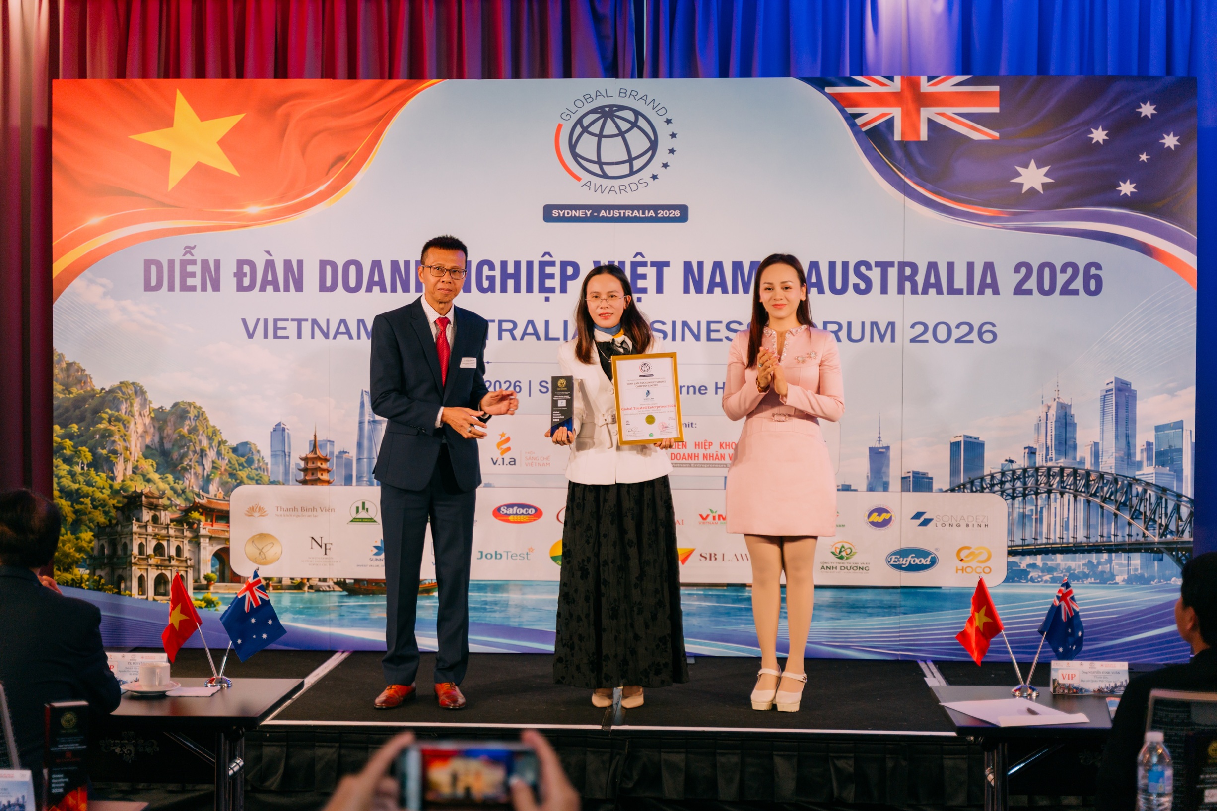 Hinh Lam Đạt Giải Doanh Nghiệp Uy Tín Toàn Cầu 2026 tại Australia
